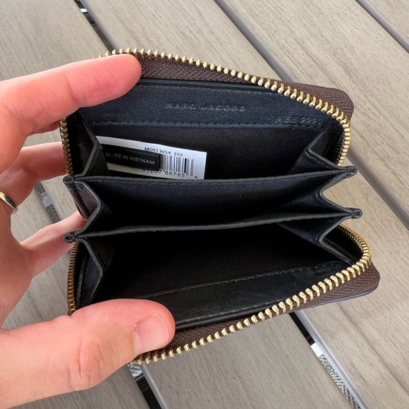 Marc Jacobs zip around compact wallet olive card case - Picture 3 of 3